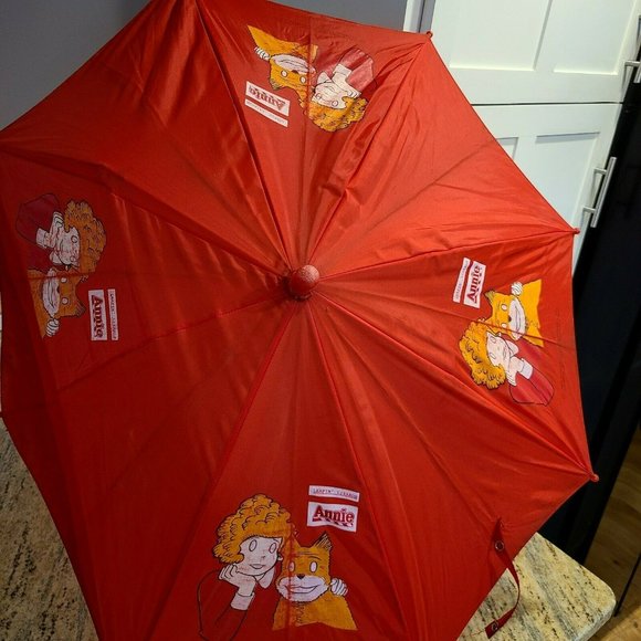 Vintage Little Orphan Annie Umbrella. Red Leapin Lizards Sandy 1982 Tribune - Picture 2 of 12